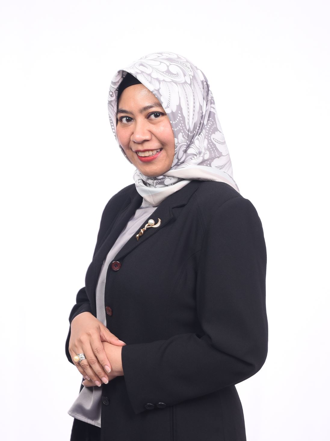 Dr. Yasmine Nasution, Mapp.Comm